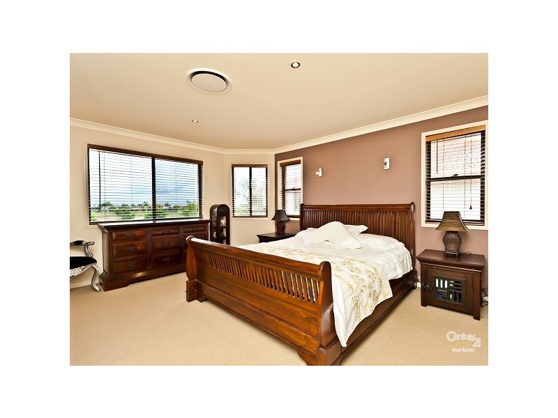 9 Aurora Place, Newport QLD 4020