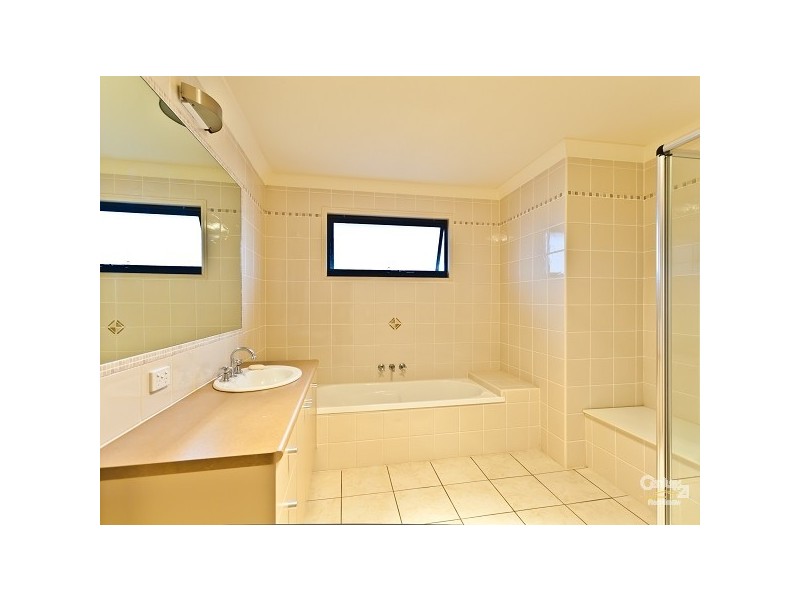 9 Aurora Place, Newport QLD 4020