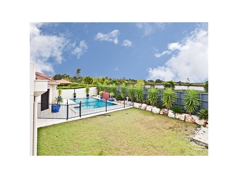 9 Aurora Place, Newport QLD 4020