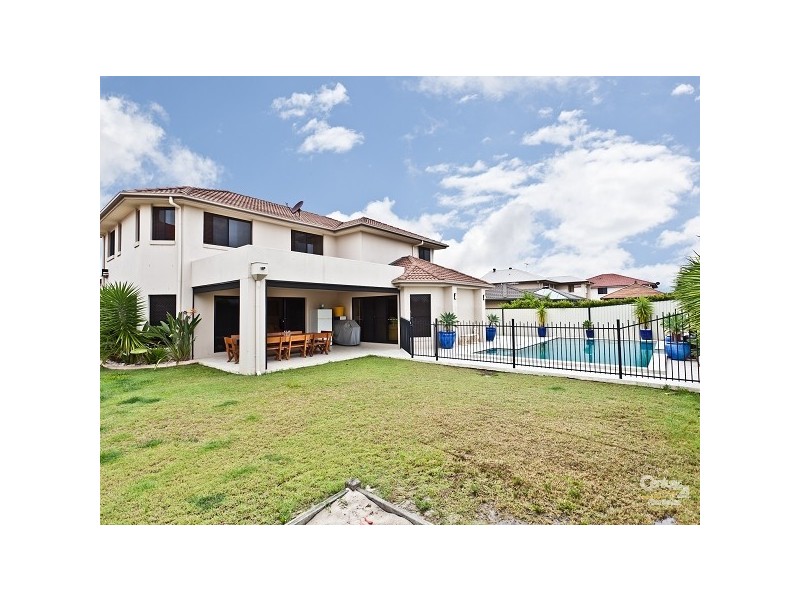 9 Aurora Place, Newport QLD 4020