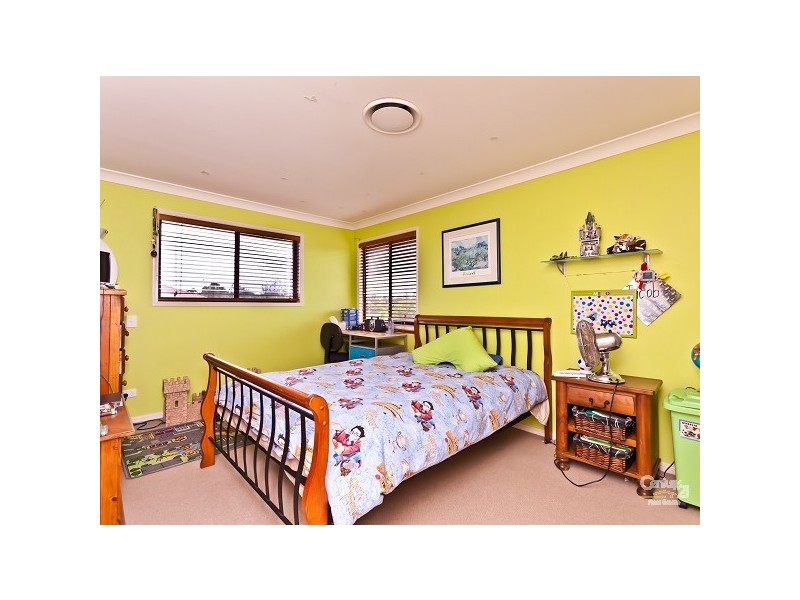 9 Aurora Place, Newport QLD 4020