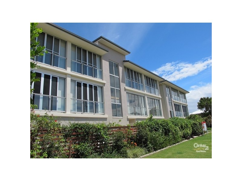 4/2 Queen Street, Scarborough QLD 4020
