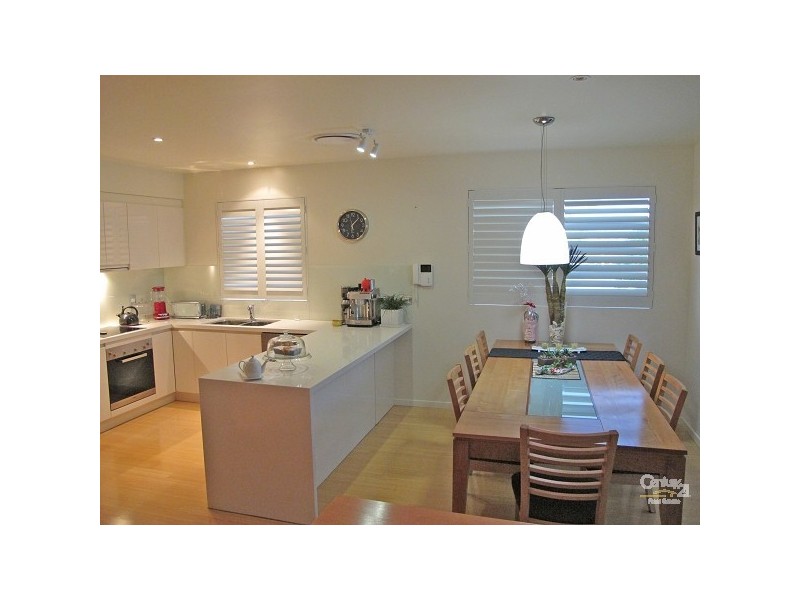 4/2 Queen Street, Scarborough QLD 4020