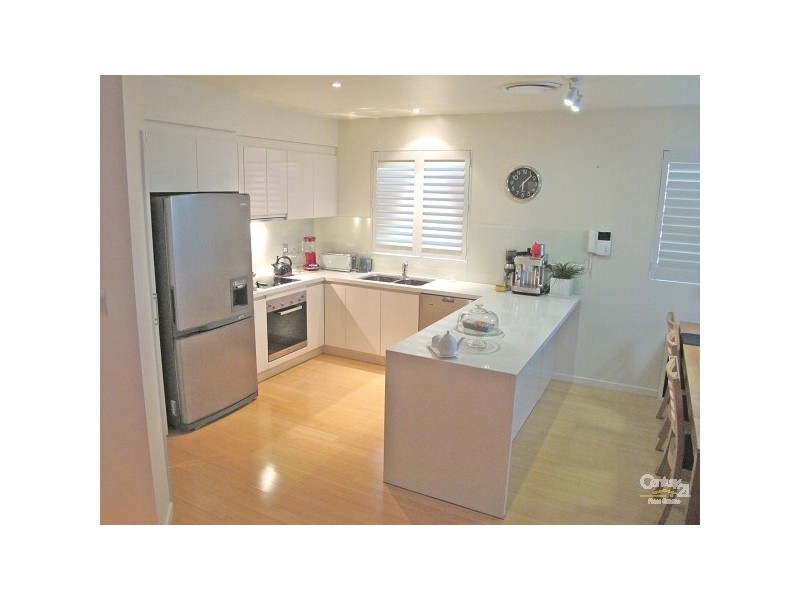 4/2 Queen Street, Scarborough QLD 4020