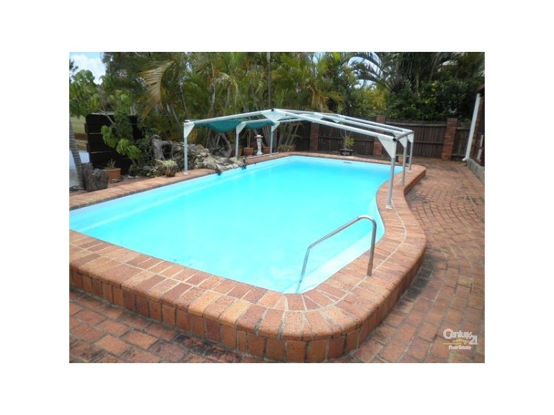 3 Courageous Ct, Newport QLD 4020