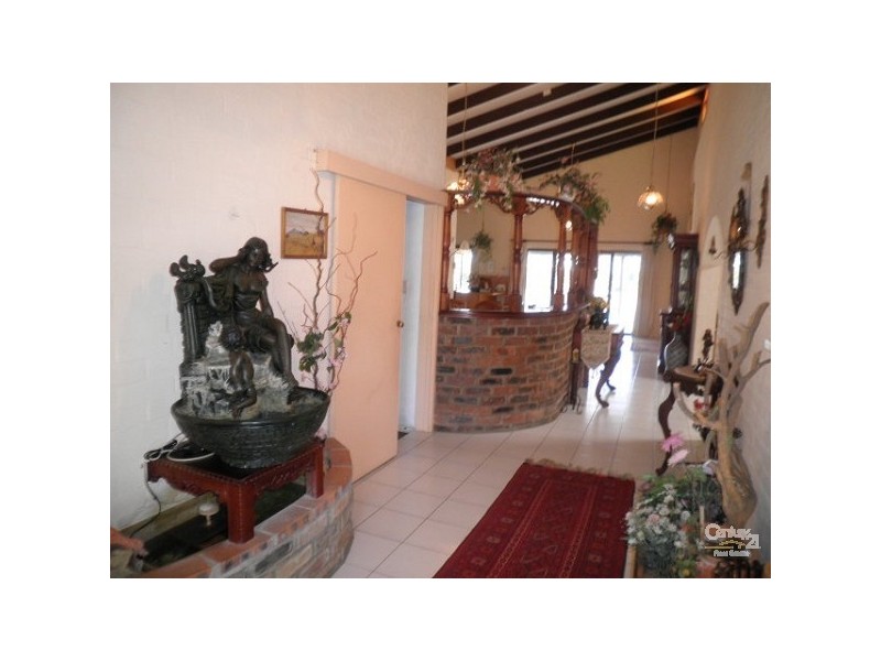 3 Courageous Ct, Newport QLD 4020