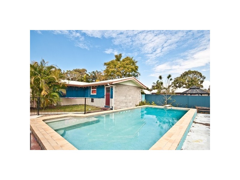 19 Davis Street, Redcliffe QLD 4020