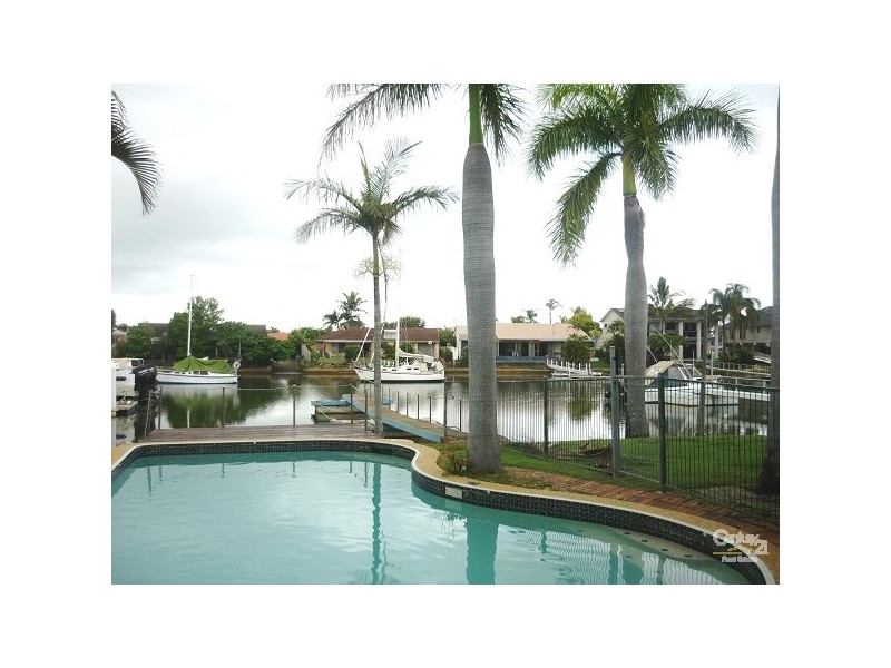 6 Southern Cross Drive, Newport QLD 4020