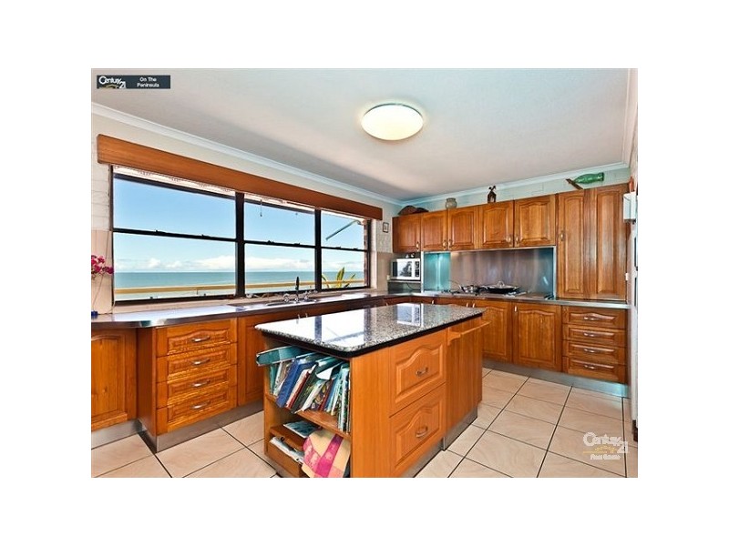 2/108 Prince Edward Parade, Scarborough QLD 4020