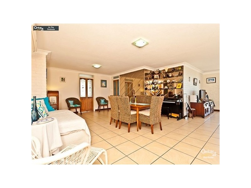 2/108 Prince Edward Parade, Scarborough QLD 4020