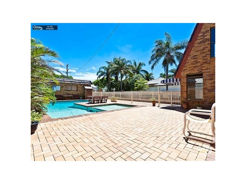 2/108 Prince Edward Parade, Scarborough QLD 4020