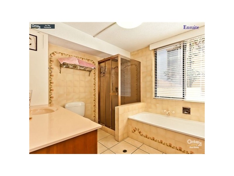 2/108 Prince Edward Parade, Scarborough QLD 4020