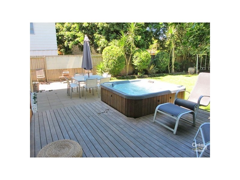 9 Hardiman Street, Woody Point QLD 4019