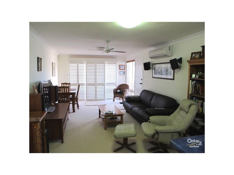 1/117 Prince Edward Parade, Scarborough QLD 4020