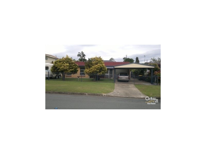 3 Hinton St, Redcliffe QLD 4020