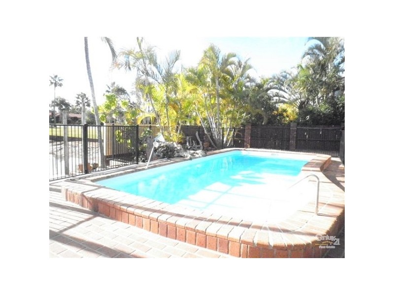 3 Courageous Crt, Newport QLD 4020