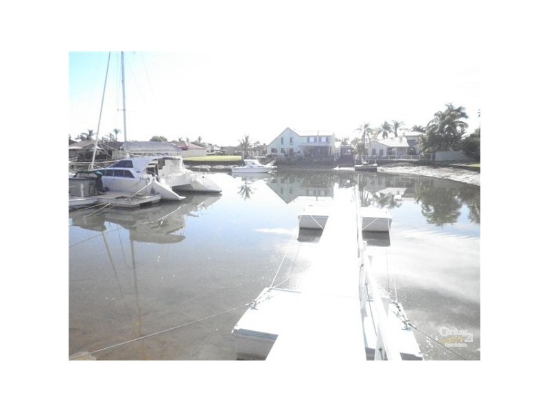 3 Courageous Crt, Newport QLD 4020