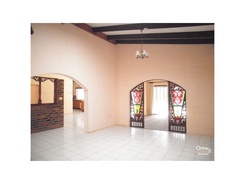 3 Courageous Crt, Newport QLD 4020