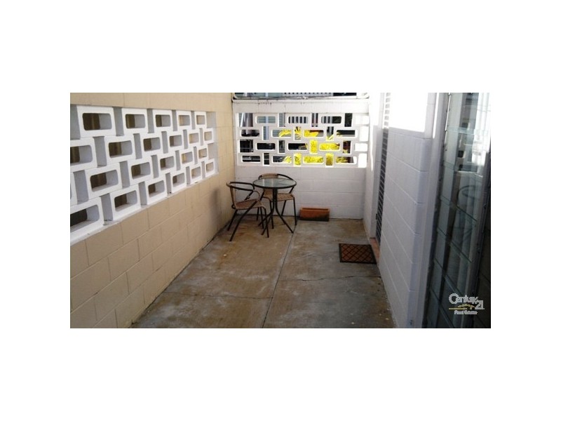 2/11 Centaur St, Redcliffe QLD 4020