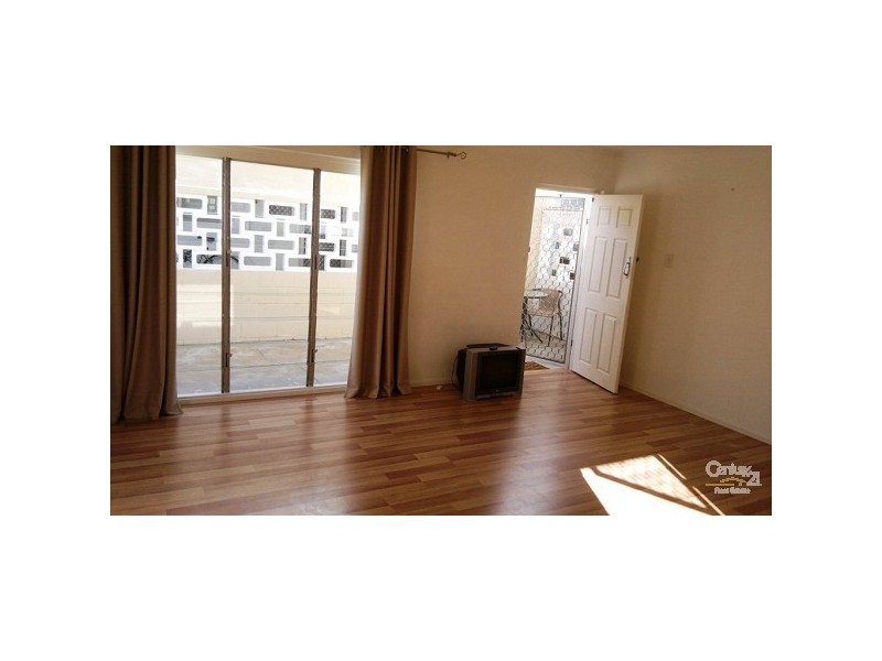 2/11 Centaur St, Redcliffe QLD 4020