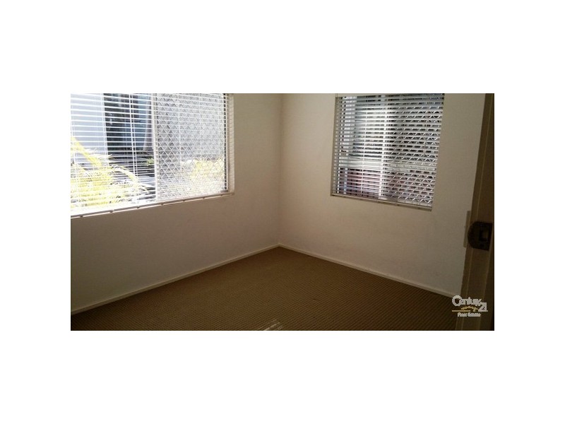 2/11 Centaur St, Redcliffe QLD 4020