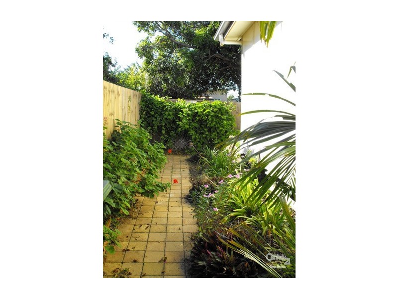 2/34 Donald Street, Woody Point QLD 4019