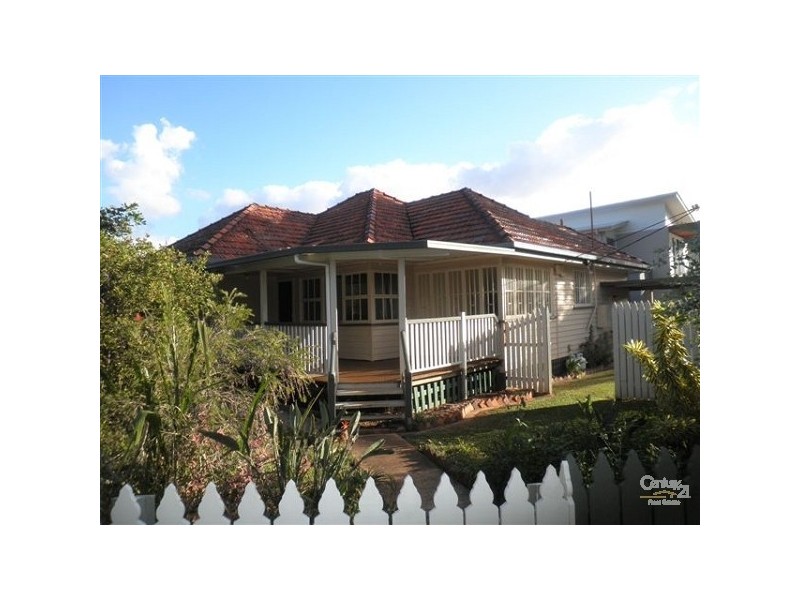 22 CLIFFORD ST, Woody Point QLD 4019