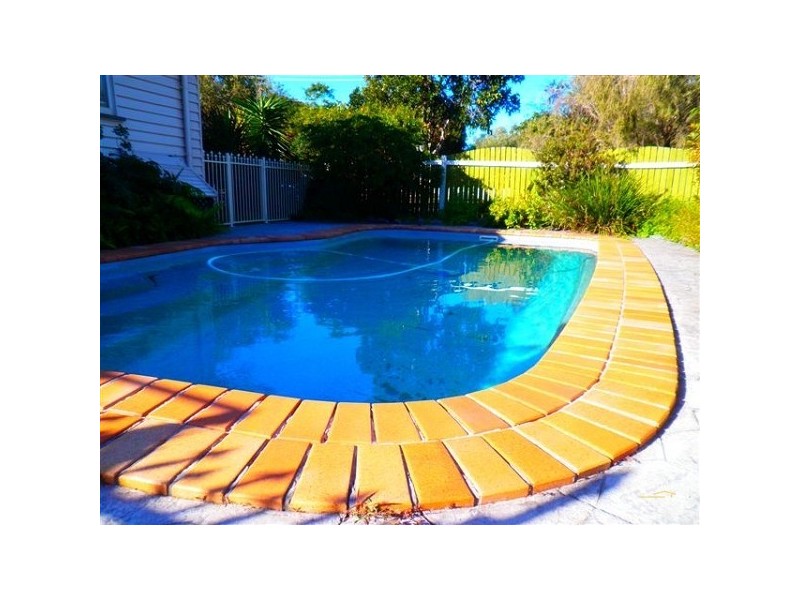 22 CLIFFORD ST, Woody Point QLD 4019