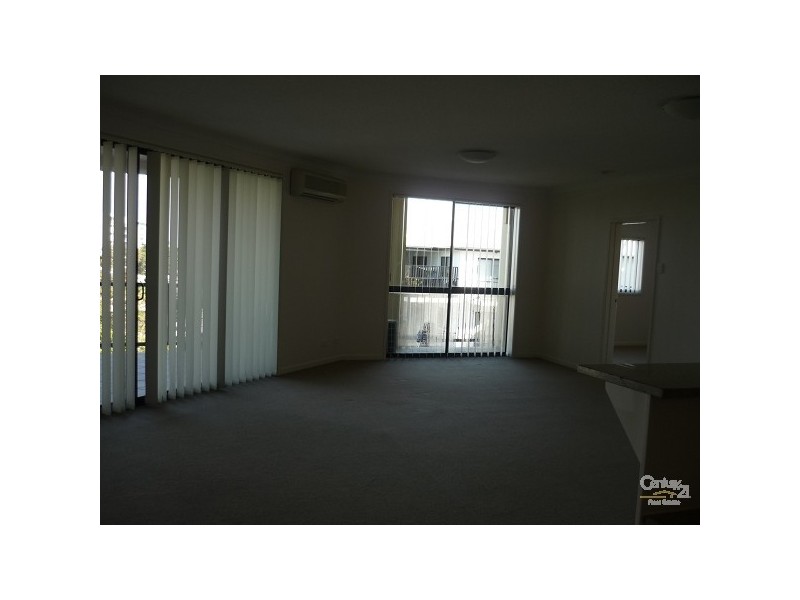 11/3 ROCK STREET, Scarborough QLD 4020