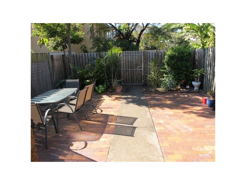 2/9 Queen Street, Scarborough QLD 4020