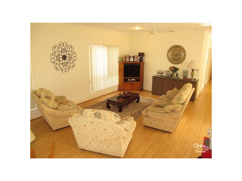4 Kristen Ct, Redcliffe QLD 4020