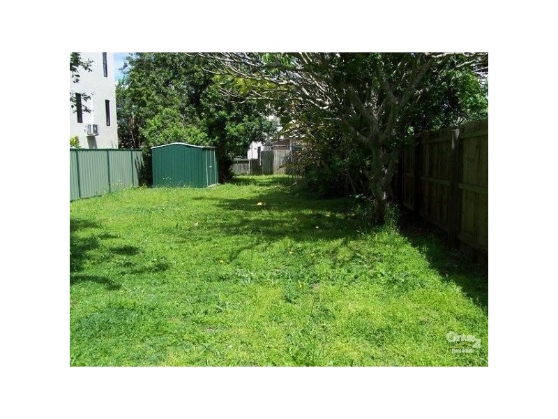 6 Caroline Street, Woody Point QLD 4019