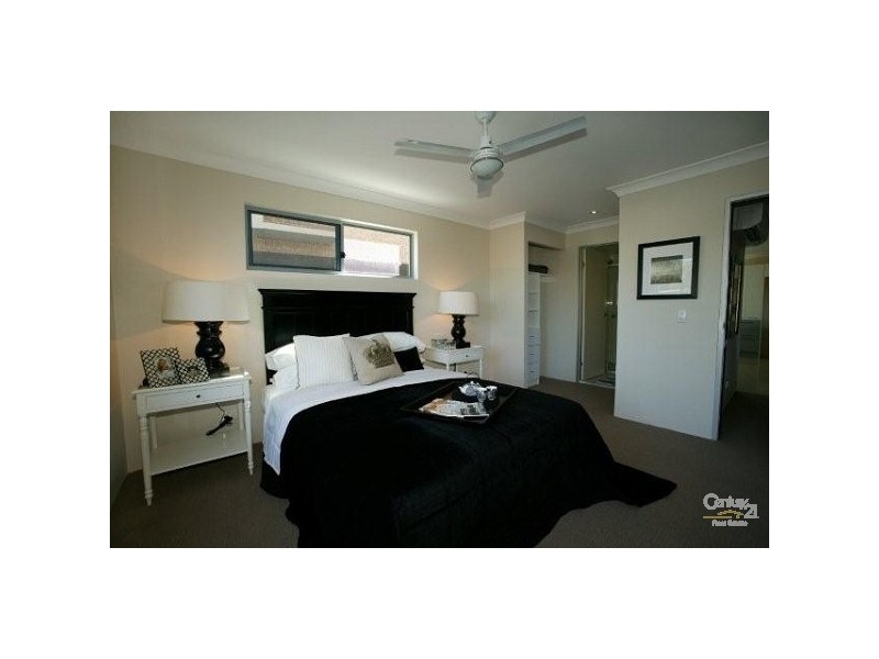 2/8-10 Georgina Street, Woody Point QLD 4019