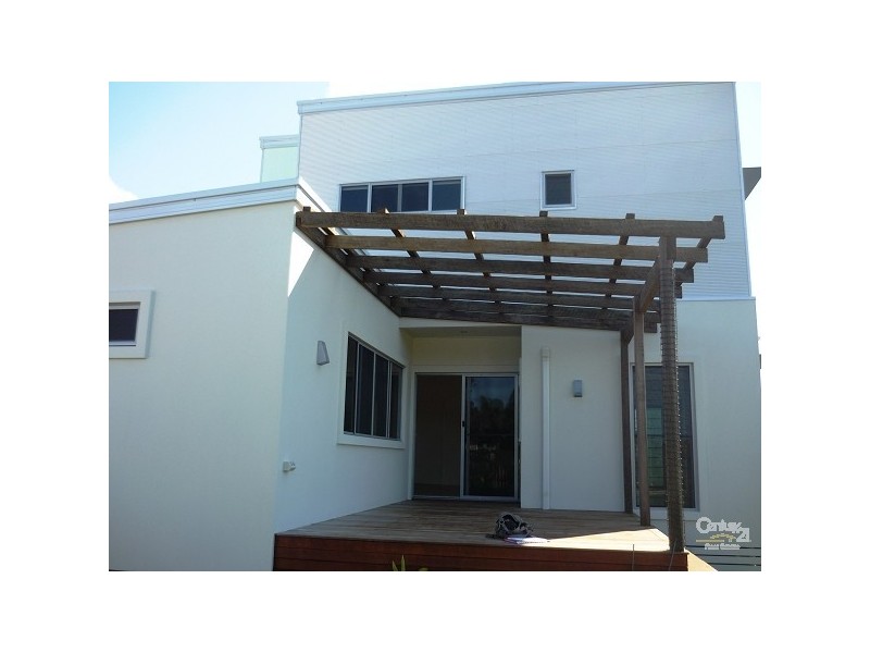 7 Pearl Street, Scarborough QLD 4020