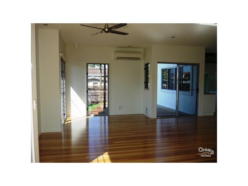7 Pearl Street, Scarborough QLD 4020