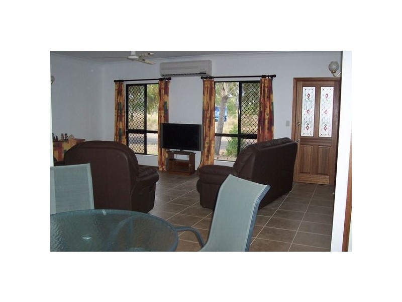 9 Crofton Street, Bowen QLD 4805