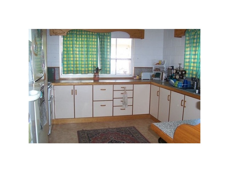 63 Esplanade, QUEENS BEACH, Bowen QLD 4805