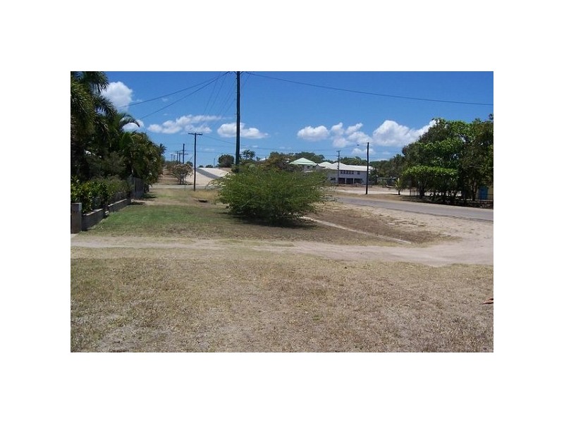 9 Gordon Street, Bowen QLD 4805