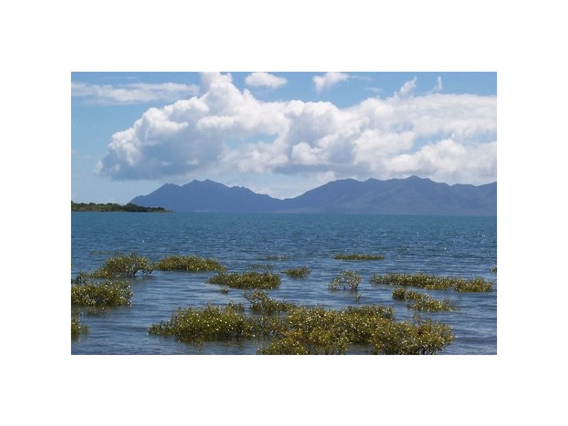 2 Baxter Avenue, BRISK BAY, Bowen QLD 4805