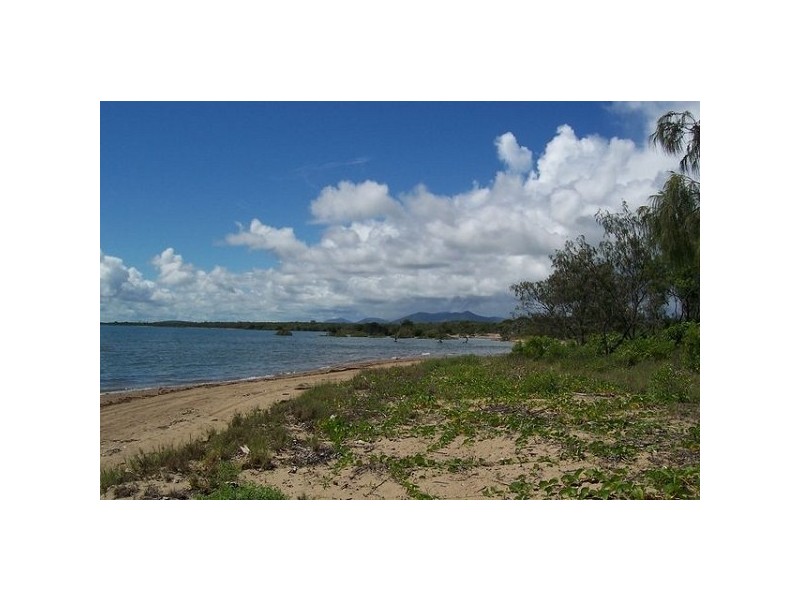 2 Baxter Avenue, BRISK BAY, Bowen QLD 4805