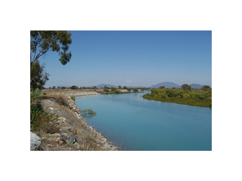 9 Creek Street, Bowen QLD 4805