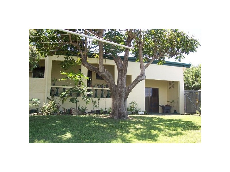 90 Whitsunday Street QUEENS BEACH, Bowen QLD 4805