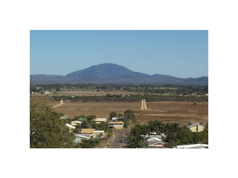 30 Tynwald Avenue, THE HILL, Bowen QLD 4805