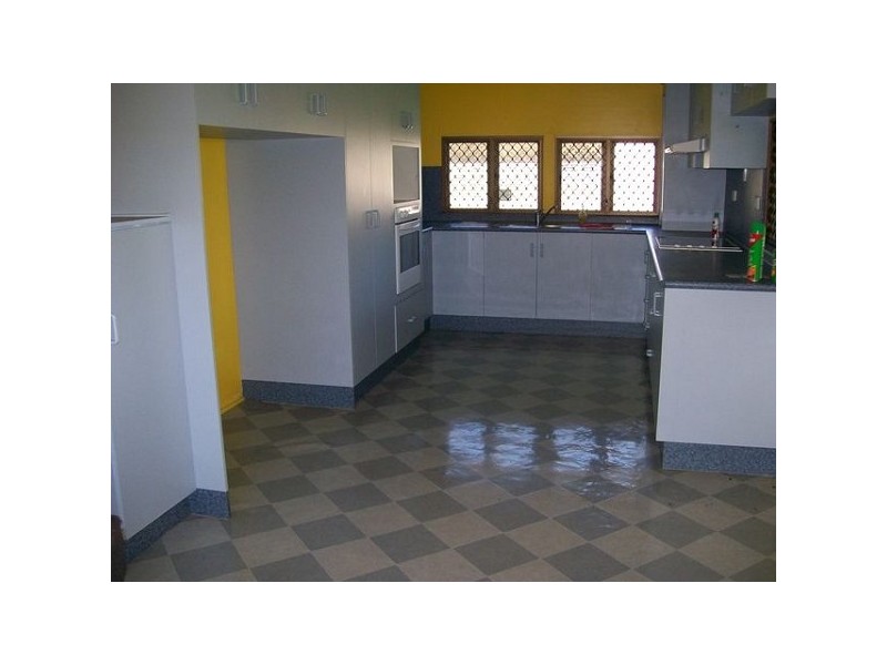 7 Darwen Street, Bowen QLD 4805