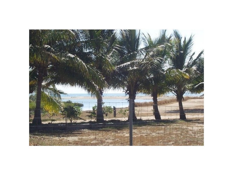 86 Whitsunday Street QUEENS BEACH, Bowen QLD 4805