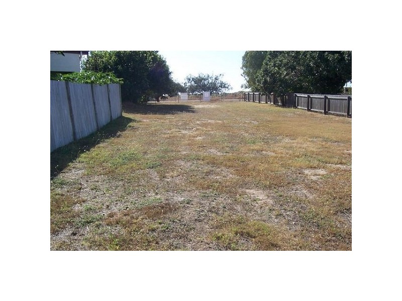 86 Whitsunday Street QUEENS BEACH, Bowen QLD 4805