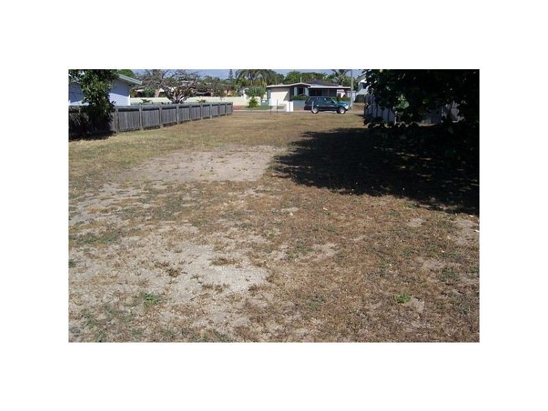 86 Whitsunday Street QUEENS BEACH, Bowen QLD 4805