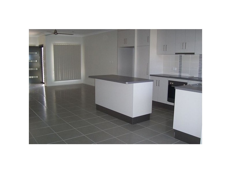 Villa 5 Belgravia Place, Don Street, Bowen QLD 4805