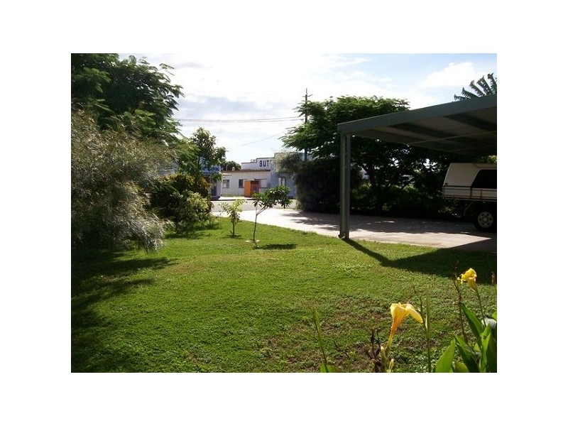 32 Murroona Street QUEENS BEACH, Bowen QLD 4805