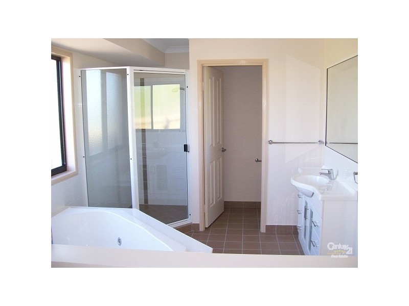 90 Ocean View Drive, Whitsunday Shores, Bowen QLD 4805